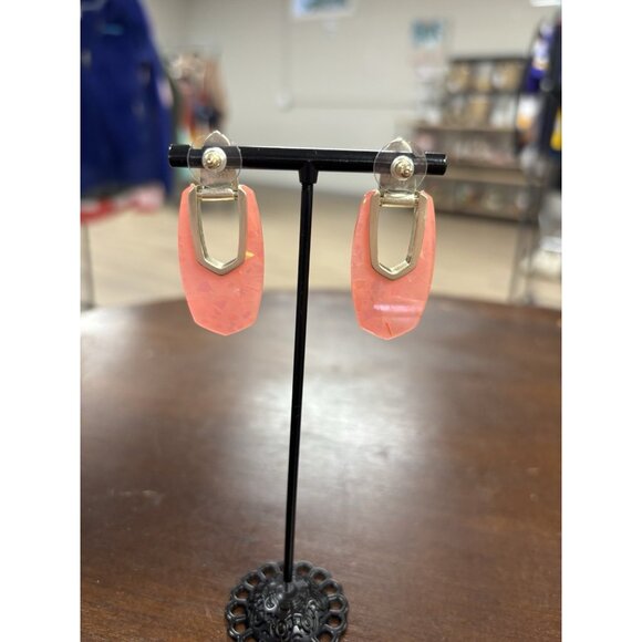 Kendra Scott Kailyn Iridescent Coral Illusion Gold Plated Drop Earrings - Picture 4 of 4